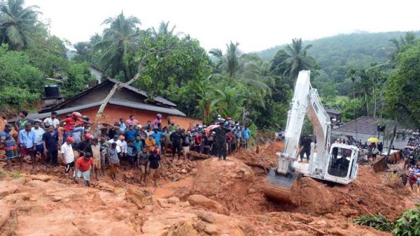 ارتفاع حصيلة قتلى الفيضانات والانهيارات الارضية في سريلانكا إلى 100