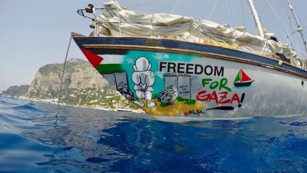 حمل القارب الشراعي "الحرية" الذي لا تتجاوز سرعته الخمسة أميال في الساعة على متنه 12 ناشطا دوليا 