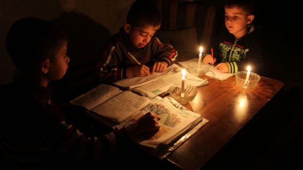 يعاني قطاع غزة من نقص حاد في التيار الكهربائي، منذ 2006 