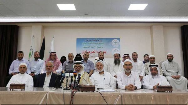 "علماء فلسطين" تستنكر إدراج القرضاوي بقائمة الإرهاب الخليجية
