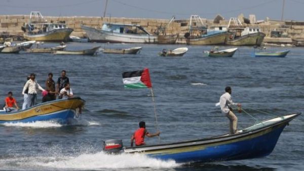 البحرية الإسرائيلية تتعمد التضييق على الصيادين في بحر غزة