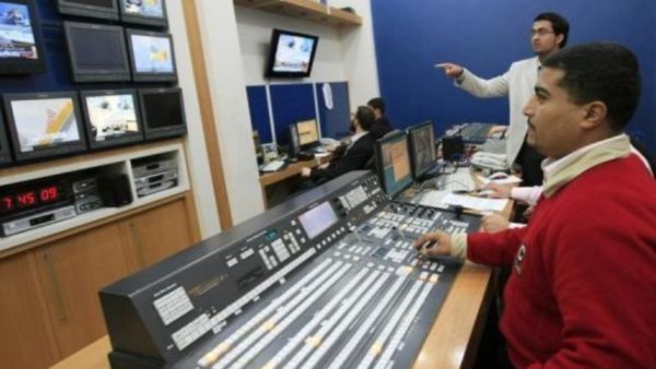 عاملون في قناة الاقصى