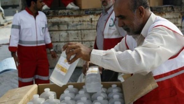 توضيب مساعدات طبية من الهلال الاحمر الايراني تحضيرا لارسالها الى قطاع غزة