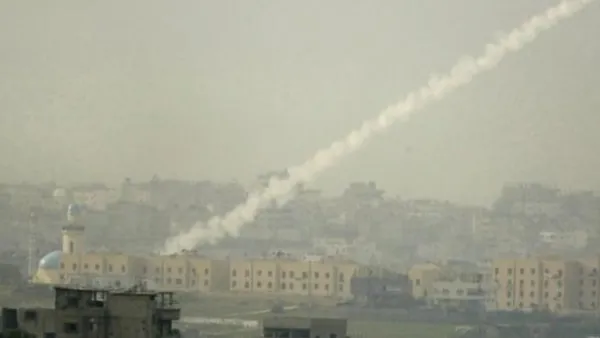 نشطاء فلسطينيون يطلقون 12 صاروخا على الاقل جنوب اسرائيل
