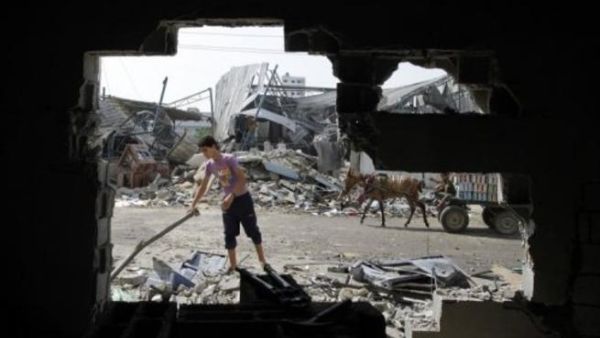 دمار بعد غارة اسرائيلية على منطقة التفاح (شرق مدينة غزة) ليل 12/13 تموز/يوليو 2011