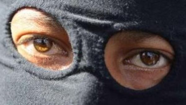 ناشط من حماس في غزة خلال احتفالات احياء ذكرى الانتفاضة الثانية الاسبو ع الماضي