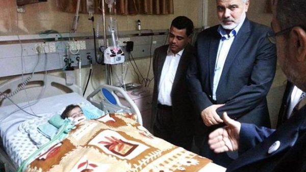 هنية يعود حفيده في المشفى/عن الانترنت