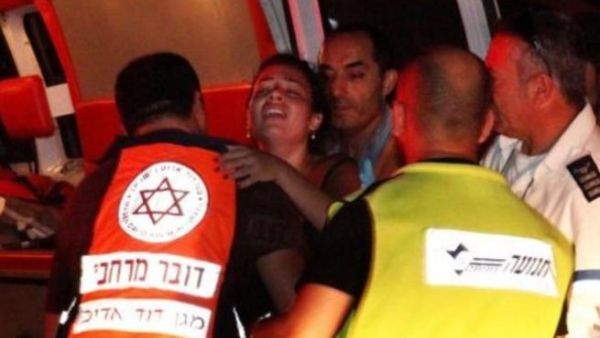 إسرائيلية تبكي قتلى وجرحى القصف الصاروخي على المدن الجنوبية لإسرائيل