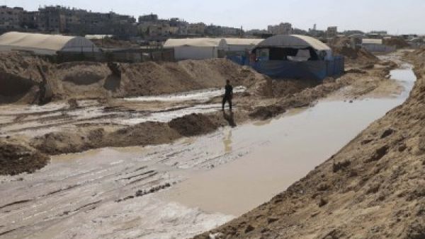 ضخ كميات كبيرة من مياه البحر على طول الشريط الحدودي، بين مصر وقطاع غزة