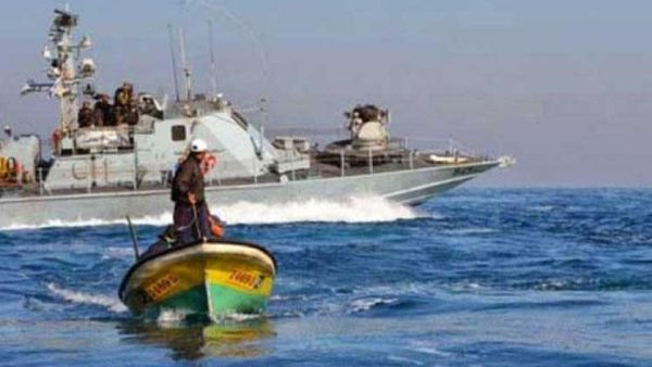 قوات إسرائيلية اعتقلت صباح الأحد عشرة صيادين فلسطينيين قبالة شواطئ غزة