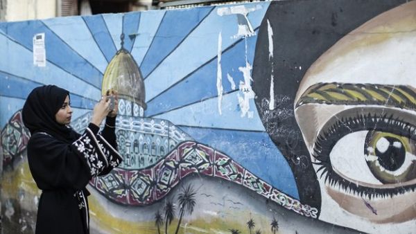 Work is underway to get Israel to approve the 3G network service to Palestinian mobile companies. (AFP)