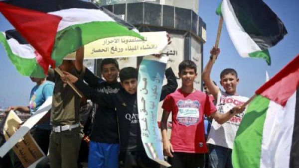 فصائل تحذر إسرائيل من التعرض لسفينة تحاول كسر حصار غزة