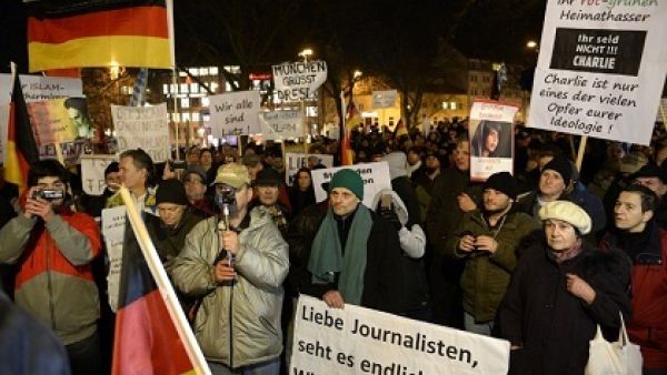 في اول تظاهرة لها قبل 10 ايام ضمت ليغيدا الفين الى ثلاثة الاف شخص 