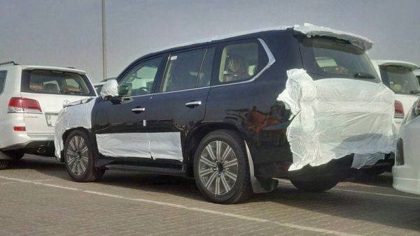 سيارة لكزس LX 570 2016