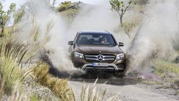 تعتبر مرسيدس GLC الجيل الجديد كلياً من طراز مرسيدس GLK، وحصلت على اسم جديد ضمن خطة شركة مرسيدس لتجديد أسماء سياراتها