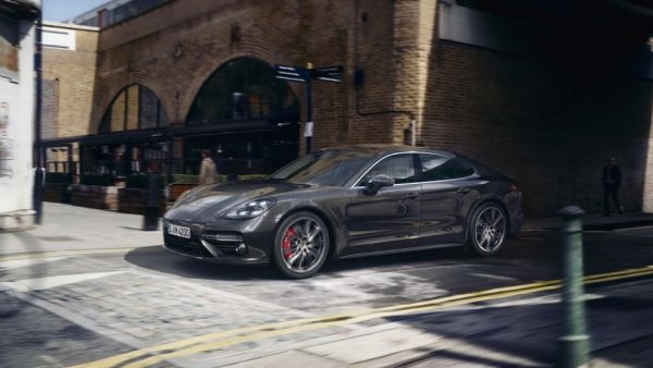 بدأت بورش تطوير الجيل الجديد من باناميرا في 2012 وتحديداً عند الكشف عن Sport Turismo الاختبارية