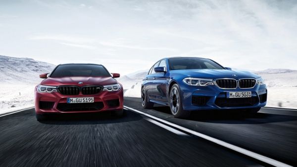 بدايةً تأتي M5 F90 الجديدة كلياً بروح قسم M للأداء العالي والتي تظهر بكل وضوح في المقدمة عبر الصدام بفتحات التهوية الكبيرة وغطاء المحرك بخطوطه الحادة، وأسفله شبك بي ام دبليو باللون الأسود بدايةً تأتي M5 F90 الجديدة كلياً بروح قسم M للأداء العالي والتي تظهر بكل وضوح في المقدمة عبر الصدام بفتحات التهوية الكبيرة وغطاء المحرك بخطوطه الحادة، وأسفله شبك بي ام دبليو باللون الأسود