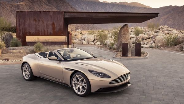 أستون مارتن تكشف عن DB11 فولانتي المكشوفة المذهلة أستون مارتن تكشف عن DB11 فولانتي المكشوفة المذهلة