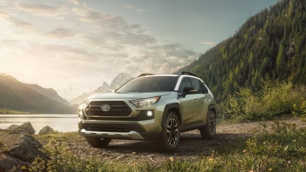 تقول تويوتا إن سيارة RAV4 هي السيارة الأكثر مبيعاً في أمريكا الشمالية