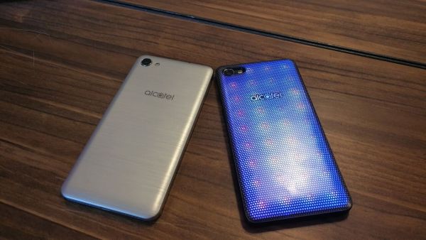 يأتي A5 LED ليتيح للمستخدمين التعبير عن تميزهم بتصميم أنماط مبتكرة من الألوان على الغطاء الخلفي للهاتف