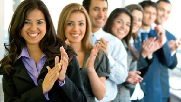 جامعة بريطانية تمنع التصفيق داخل الحرم