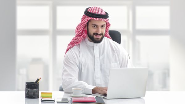تباين أعمار العديد من روّاد الأعمال، ولم يعد أمراً مفاجئاً أن ترى رائد أعمال لم يتخرج من الثانوية العامة بعد، وآخر يحتفل بعيد ميلاده السبعين