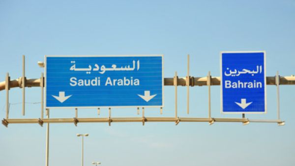 سيكون جسر الملك حمد موازيا لجسر الملك فهد، فيما سيضم ثلاثة مسارات، اثنين منها للبضائع والقطارات، والآخر مخصصا للسيارات