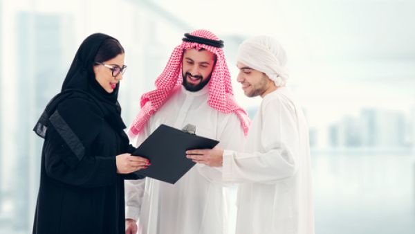 دبي تنمو بقوة، لأسباب من بينها إنفاق الحكومة على استعدادات استضافة الإمارة لمعرض إكسبو وورلد 2020