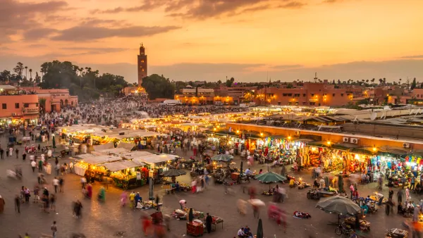 المغرب تتخذ إجراءات للحد من تهريب الملابس 
