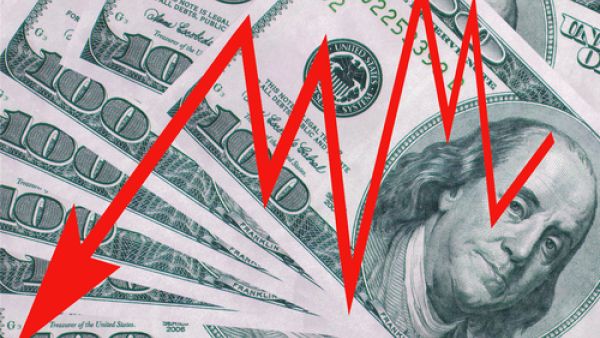 الدولار يتراجع لأقل سعر في 4 أشهر مقابل الين وسط اضطرابات في واشنطن