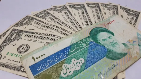 إيران تحدث تعديلات وزارية لتلافي  أزمات الريال والاقتصاد