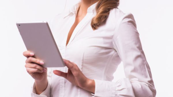 البيئة المسعورة التي تفترض ردّ موظفيك على الرسائل الالكترونية في جميع الأوقات هو أمر لا يجعل هؤلاء الموظفين أكثر إنتاجية، لأنّ ذلك لا يفعل شيئاً سوى أنّه يزيد من انشغالهم ومن درجة تشتت انتباههم