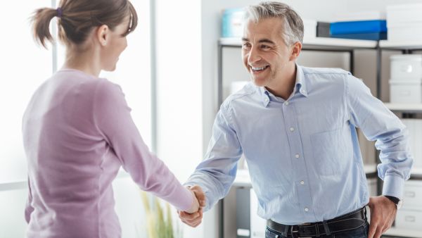 أفضل المدراء على الوصول الى نتائج ملموسة كي يتمكنوا من تحقيق الهدف الأكبر للشركة