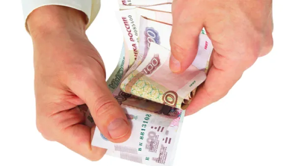اجعل تحديك الأكبر لهذا العام، يكون في اتباع عادات مالية جديدة، والتخلي عن السيء منها