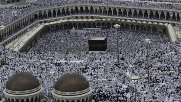 من حق المملكة العربية السعودية اتخاذ ما تراه مناسباً من قرارات بشأن أعداد المعتمرين والحجاج، لأن الهدف في النهاية ليس تخفيض الأعداد دون مبرر