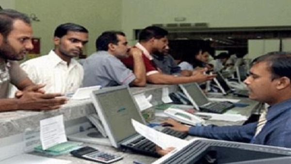 تصدرت المملكة الدول العربية وشغلت المركز الثالث عالمياً بين الدول المصدرة للتحويلات النقدية إلى البلدان النامية بـ28.4 مليار دولار وفقا لتقرير للبنك الدولي (المصدر: العربية.نت)  تصدرت المملكة الدول العربية وشغلت المركز الثالث عالمياً بين الدول المصدرة للتحويلات النقدية إلى البلدان النامية بـ28.4 مليار دولار وفقا لتقرير للبنك الدولي (المصدر: العربية.نت)