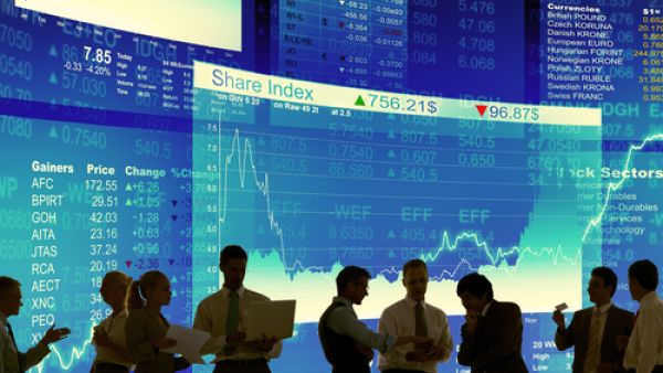 المستثمرون ينقلون مليارات الدولارات من أسواق النفط والمال إلى الذهب والين