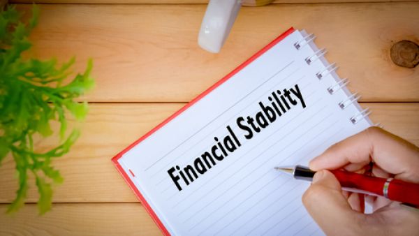 السيطرة الكافية على الأموال والدخل الشهري، والشعور بالثقة تجاه المستقبل، يعتبران أحد أفضل المؤشرات للأفراد