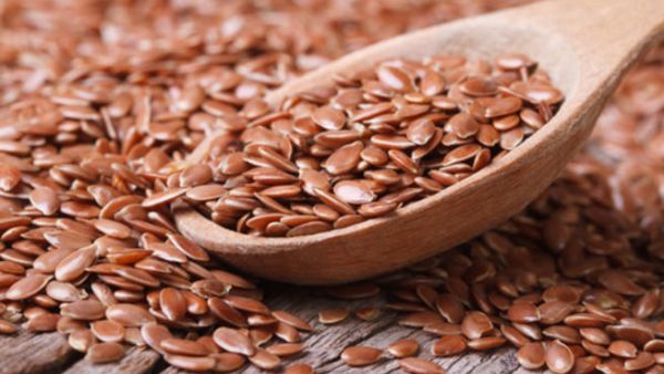 تساعد بذور الكتان على إذابة الدهون من الجسم
