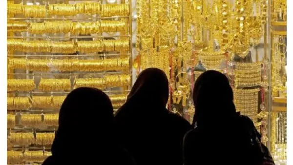 حجم تجارة الذهب والمعادن الثمينة والأحجار الكريمة بالإمارات شهدت تناميا ملحوظاً في السنوات الماضية، لتصل الى ما يقارب 400 مليار درهم سنويا