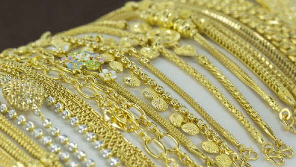 أسعار الذهب يمكن أن تواصل الانخفاض، قبل أن تصل إلى متوسط قدره 1300 دولار  للأونصة بحلول نهاية عام 2017