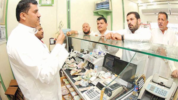 أكثر العملات التي يتم تبديلها خلال موسم العمرة الطويل، هي الدولار واليورو والجنيه الاسترليني والجنيه المصري والليرة التركية والروبية الإندونيسية
