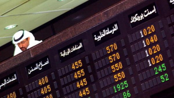 زاد مؤشر سوق الكويت مسجلا أعلى إغلاق له في 29 شهرا مع قيام المتعاملين ببيع أسهم قيادية لشراء مزيد من أسهم الشركات الصغيرة الأكثر تداولا