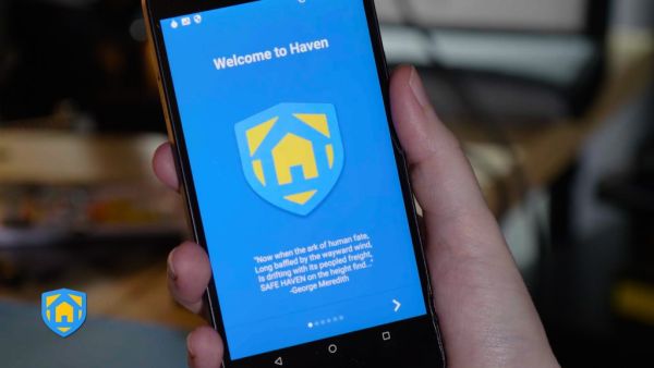 لاستخدام تطبيق هافن، يترتب عليك وضع هاتفك الذي يعتمد نظام تشغيل أندرويد والذي قمت بتحميل التطبيق عليه، في المكان الذي تود أن تكون فيه آمنا، في غرفة نومك أو في المكتب 