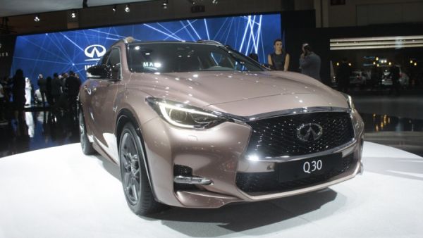 دشنت انفينيتي في معرض دبي الدولي للسيارات سيارتها المميزة والجديدة كلياً Q30 لأول مرة في الشرق الأوسط وفي ثاني ظهور عالمي لها بعد معرض فرانكفورت.

تقع Q30 بين فئتي الهاتشباك والكروس