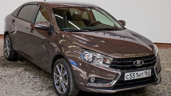 سيارة لادا فيستا سيجنتشر – Lada Vesta Signature هي نسخة مطولة من سيارة السيدان الصغيرة والجديدة لادا فيستا مع وسائل راحة إضافية