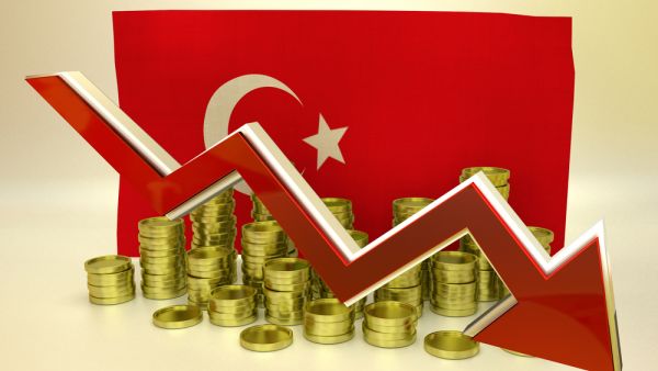 الليرة التركية تهوي أكثر من 2% مقابل الدولار