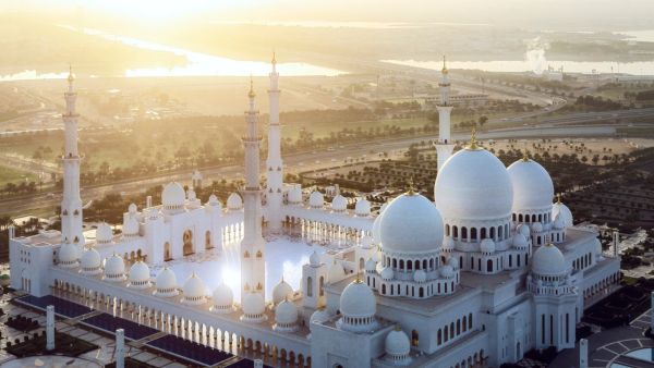 مسجد الشيخ زايد بن سلطان آل نهيان  في إمارة أبوظبي 