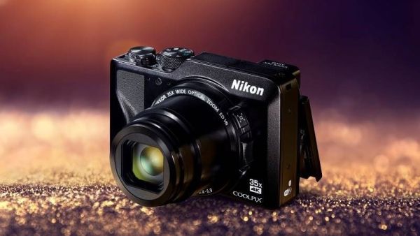 نيكون تعلن عن إطلاق كاميرتي COOLPIX بمواصفات قوية وحجم صغير