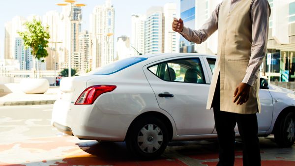 مواقف دبي وأبوظبي مجانية خلال العيد
